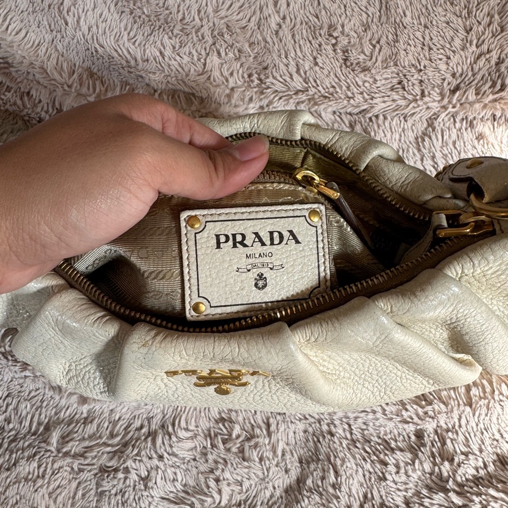 Prada White Leather Shoulder Bag with Gold Chain - Picture 5 of 11